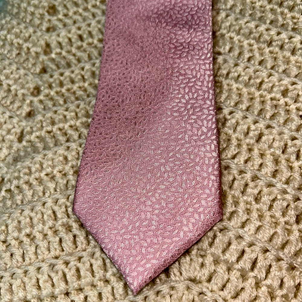 Calvin Klein Pink Coventry Solid Textured Neck Tie: NWT Retail $69.50.